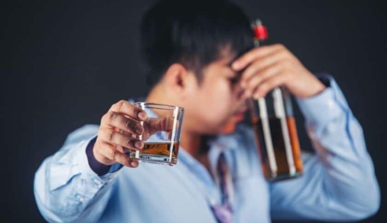 wszywka alkoholowa umieszczana w ramieniu pacjenta podczas zabiegu