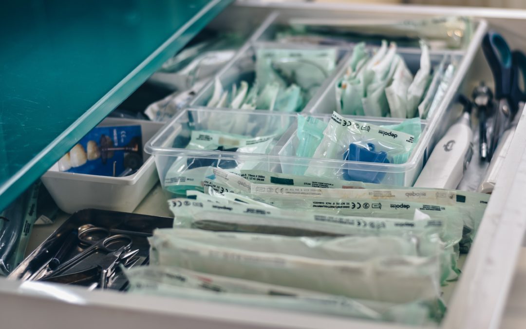 oferta kliniki wszywek alkoholowych reklama kliniki tocej wszywki alkoholowe na ekranie komputera